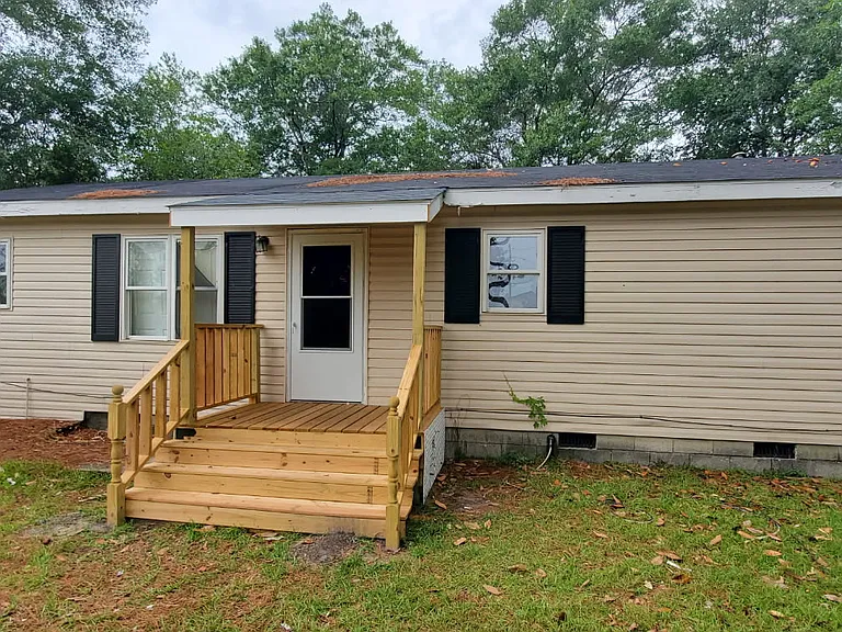 1207 Mobile Ave — Photo 1
