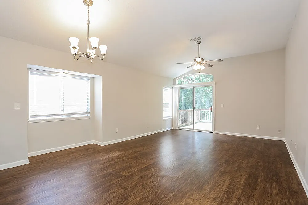 3 bed, 2.0 bath, 1264 sqft, $1,950 — Photo 4