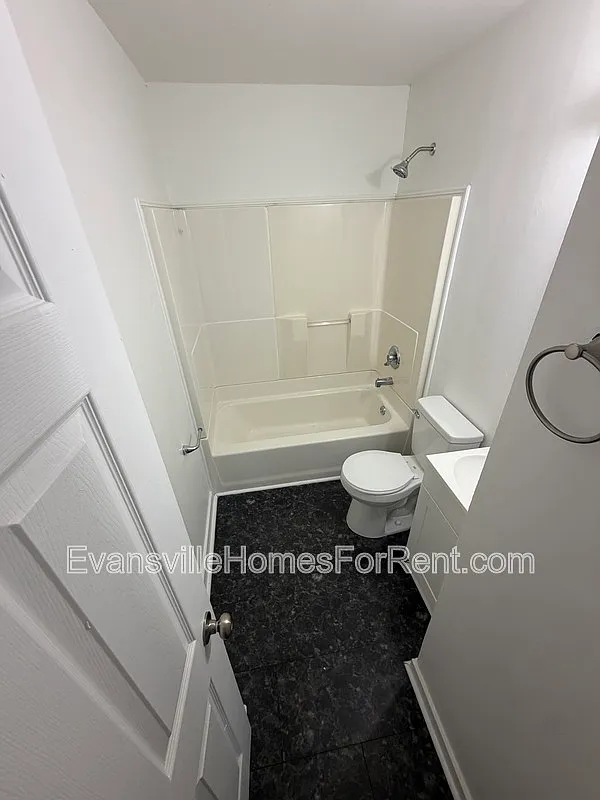 4 bed, 1.0 bath, $1,250 — Photo 4