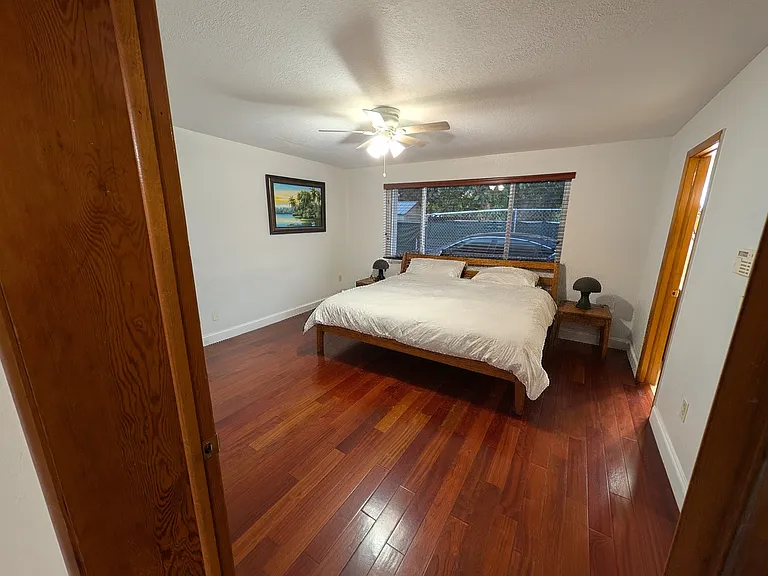 1037 SW 76th Ave — Photo 4