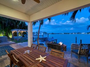 17437 2nd St E, Redington Shores, FL 33708