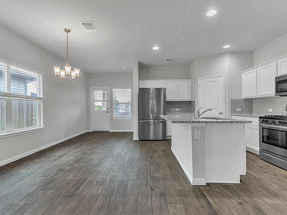 5th image of 3311 Brywood Dr