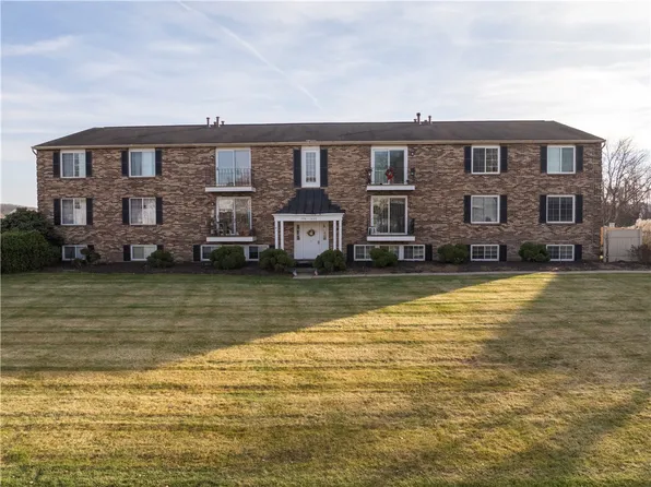 1600 Jefferson Ridge Dr, Clairton, PA 15025