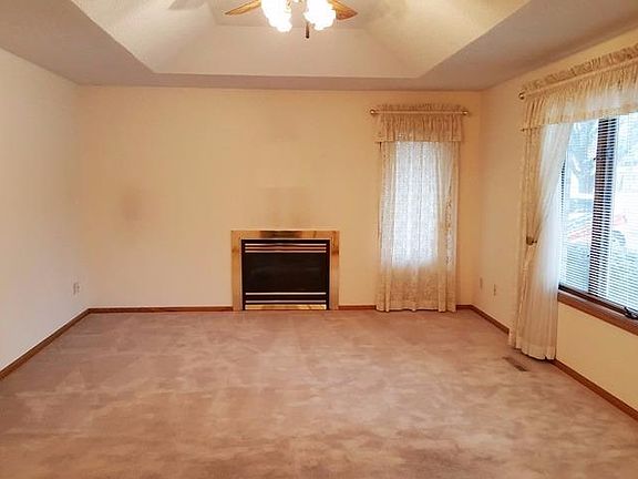 2nd image of 420 Lake Ave APT B