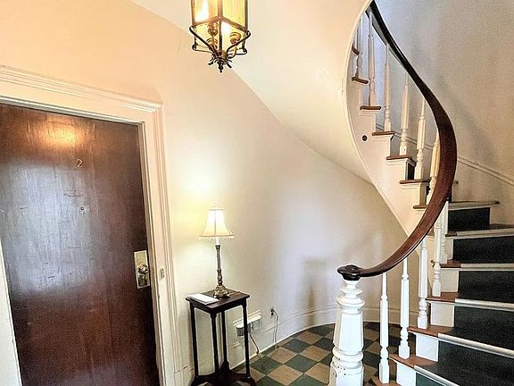 entryway / foyer