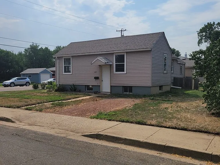 422 Belmont St — Photo 10