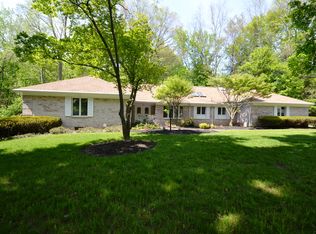12 Mountain Rd, Penfield, NY 14526