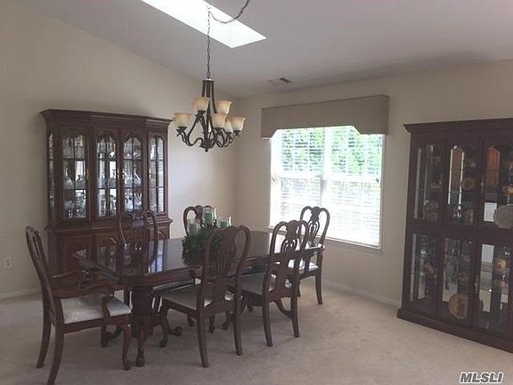 5th image of 233 Erik Dr