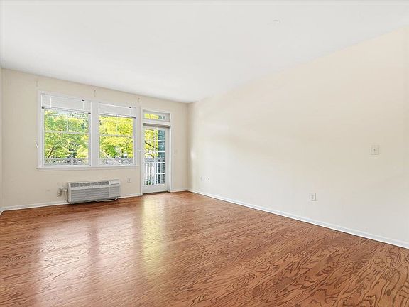 4th image of 4 Constellation Pl APT 106