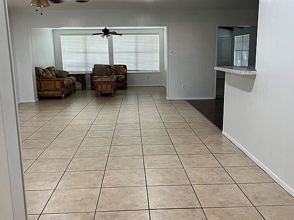 4th image of 5619 La Luna Cir