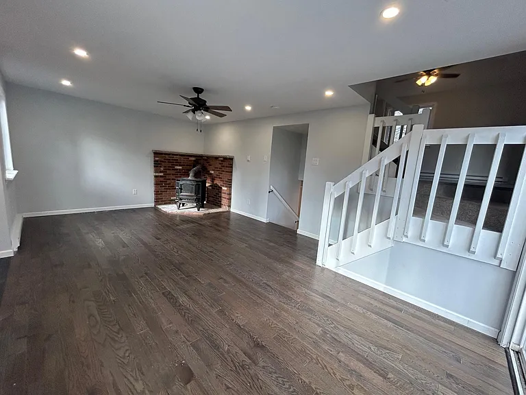 2439 Winding Way — Photo 3