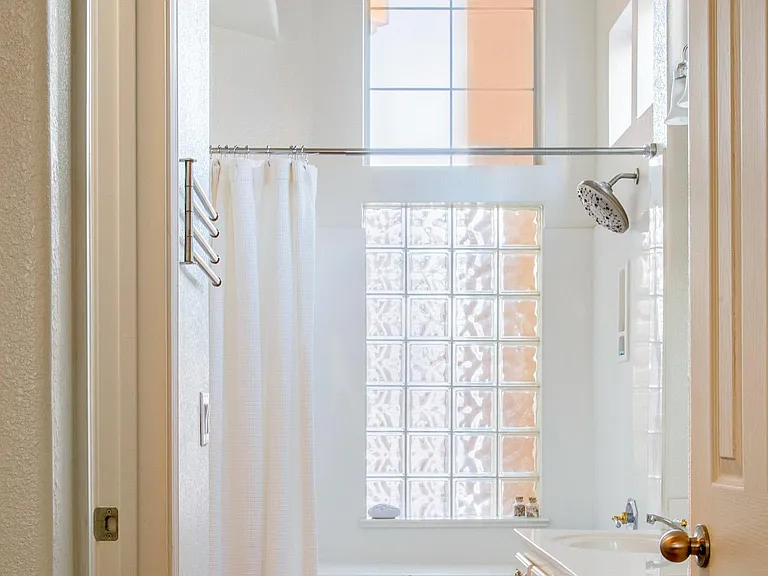 1136 E Hiddenview Dr — Photo 13
