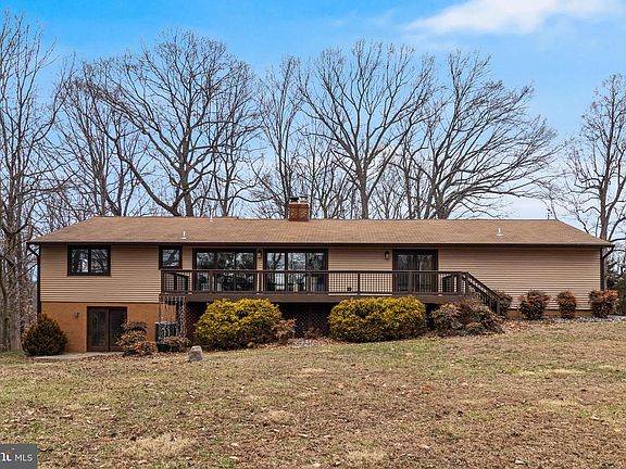 3rd image of 1520 Stinnett Rd