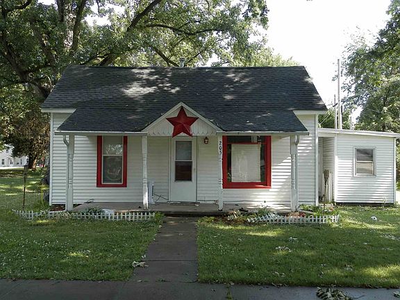 3rd image of 205 W Plum St
