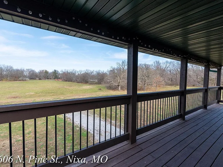 1606 N Pine St — Photo 6