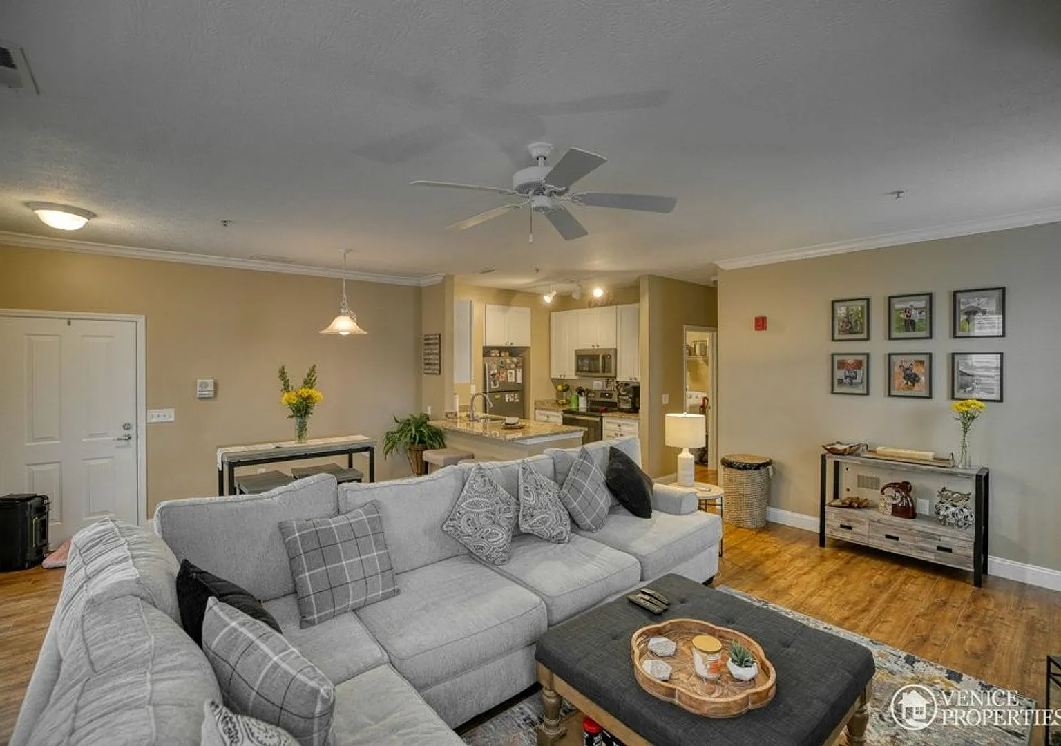 Two Bedroom with Garage near Grandview — Photo 4