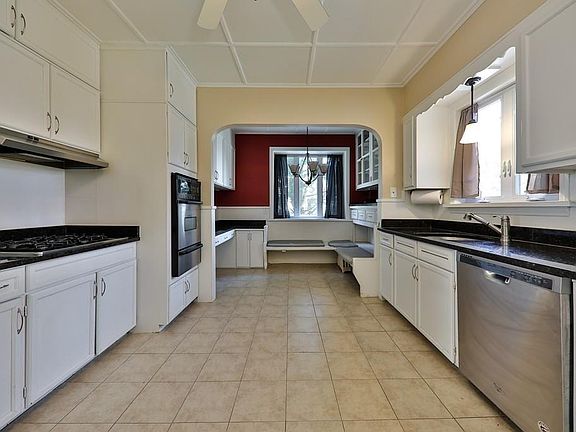 4th image of 11 Shaw Ct #11