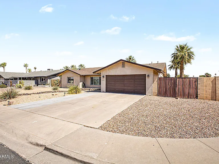 1340 E Donner Dr — Photo 2
