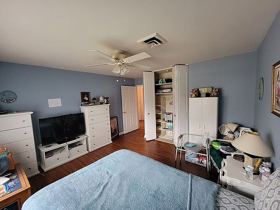 5th image of 343D Canterbury Ct