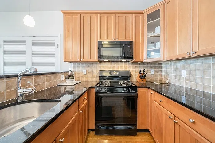 1120 Clinton St #1120 — Photo 4