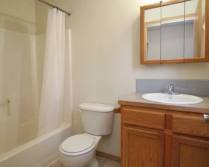 812 N Dekum St — Photo 24