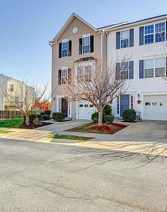 3rd image of 7200 Finch Ln