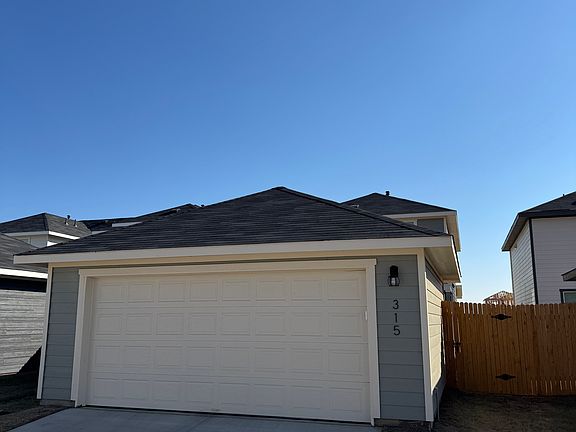 2nd image of 315 Santo Domingo Rd