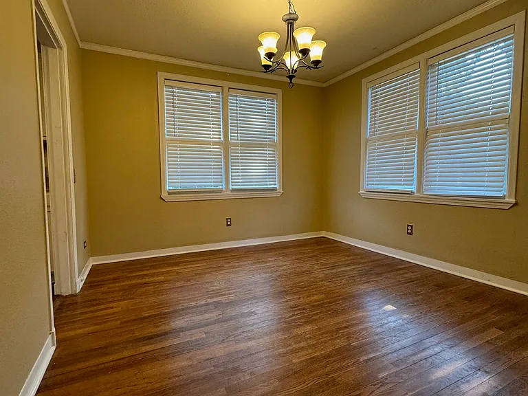 514 W Rusk St — Photo 3