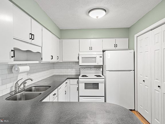 4th image of 17059 Willow Creek Ln