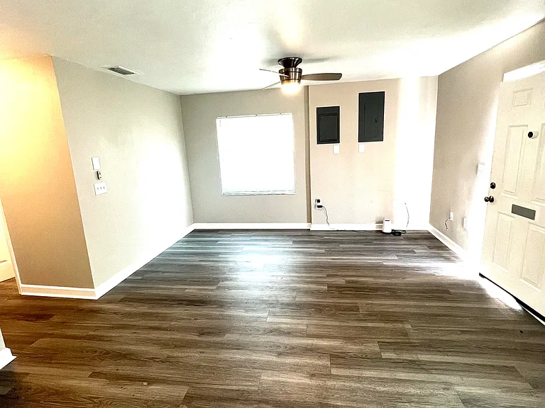 4420 SE 53rd Ave #1 — Photo 2