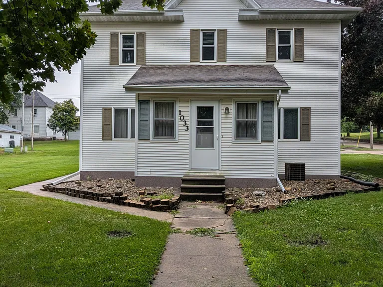1033 Nash St — Photo 1