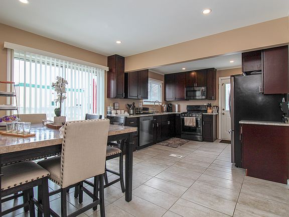 5th image of 41559 Wayside Dr