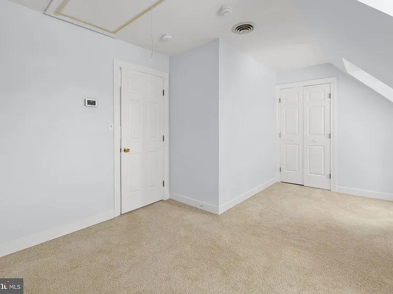 1011 Charles St #C — Photo 40