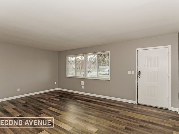 3rd image of 940 Hollytree Dr