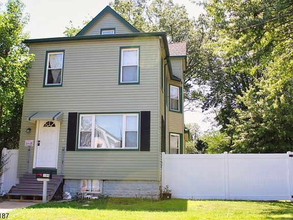 2nd image of 156 E 8Th Ave