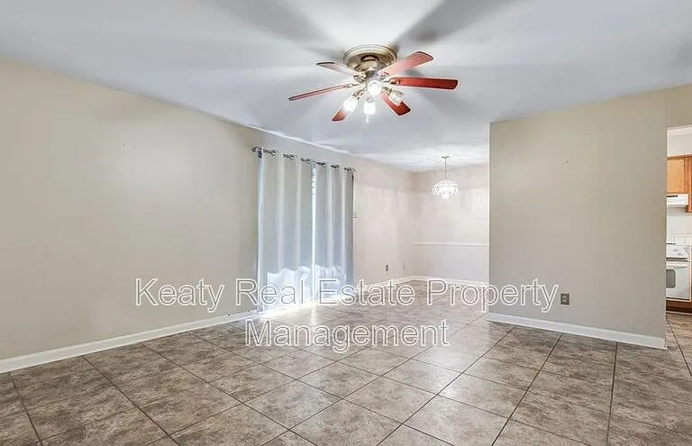 211 Versailles Blvd #10 — Photo 7