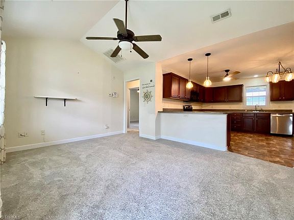 4th image of 425 Hallie Long Ln