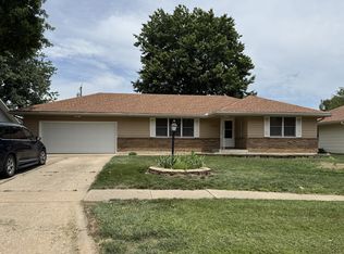 5406 SW 11th St, Topeka, KS 66604