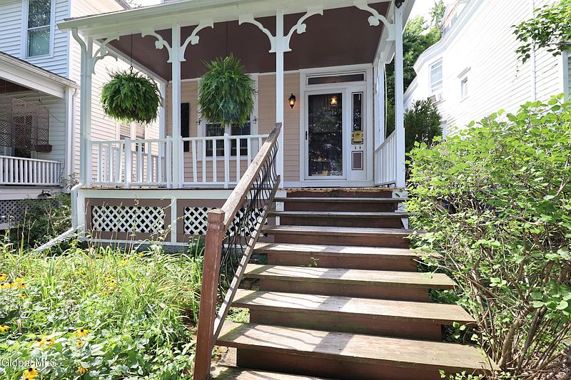 3rd image of 72 N Pine Avenue