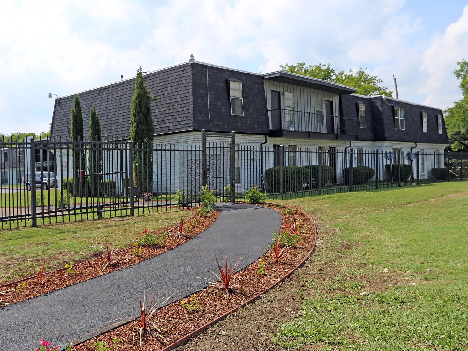 Sun Ridge Apartments — Photo 2