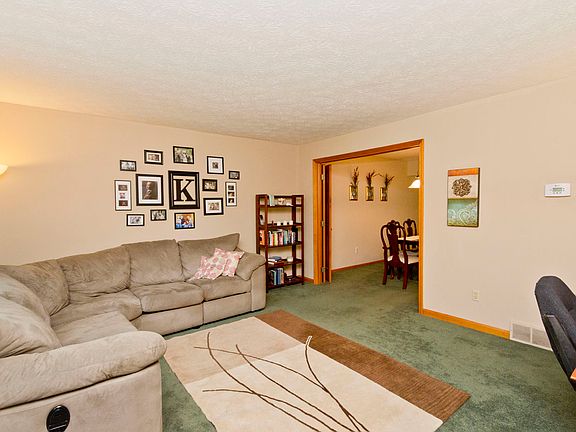 3rd image of 152 Laurel Dr SW