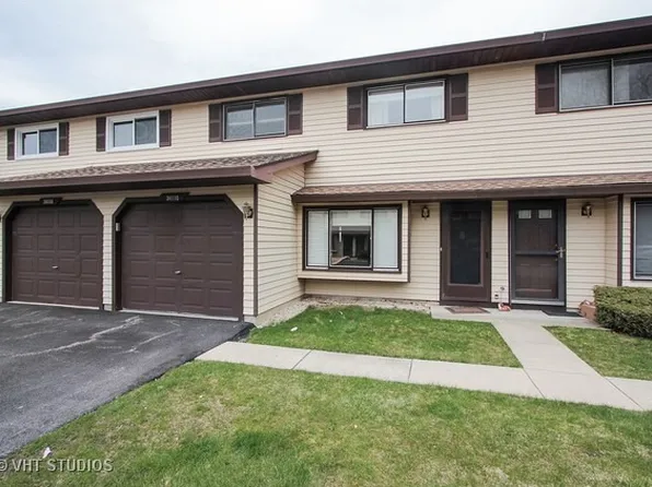 34110 N White Oak Ln, Gurnee, IL 60031