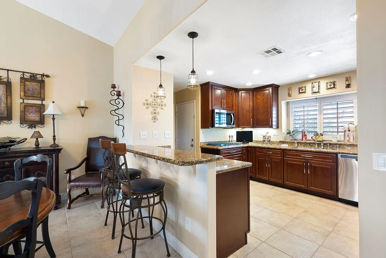 4 bed, 2400 sqft, $4,764 — Photo 1
