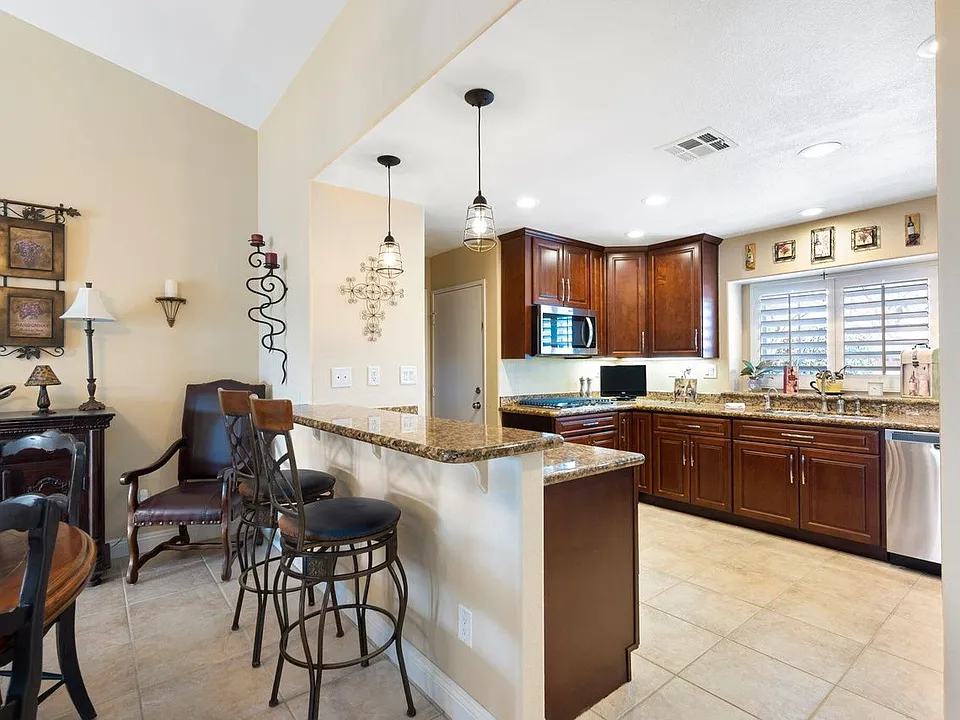 78645 Naples Dr
