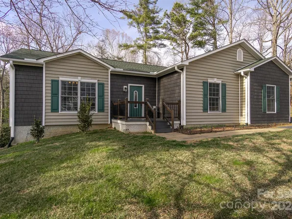 243 Scenic Ridge Dr, Hendersonville, NC 28792