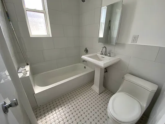 Rented by Premier Metro Realty Corp | media 13