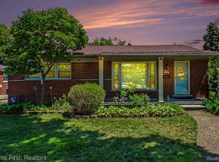 8260 Arnold St, Dearborn Heights, MI 48127