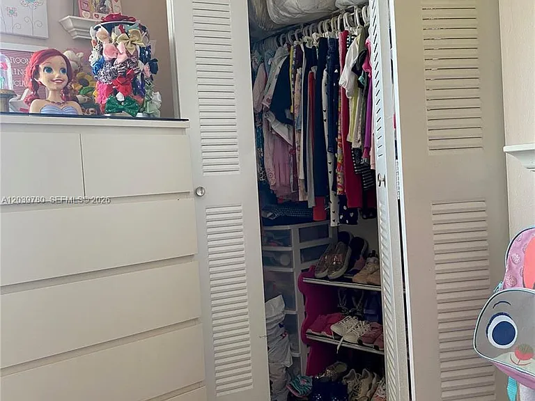 450 Palm Cir W #301 — Photo 16