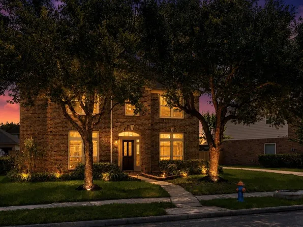 2309 Echo Harbor Dr, Pearland, TX 77584