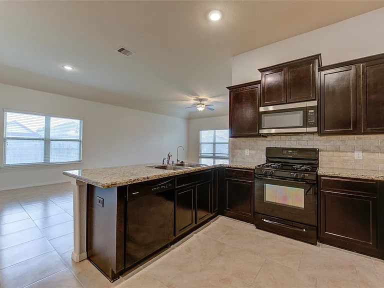 734 Mill Spring Ct — Photo 32